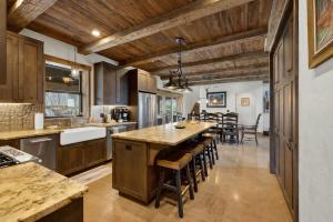 West End Lodge Resort Style Pool!