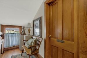 East Suite in Gillespie House -Steps to Main Street!