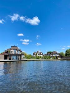 Dacha Del Mar