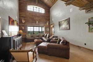 West End Lodge Resort Style Pool!