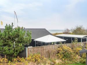 8 person holiday home in Glesborg-By Traum