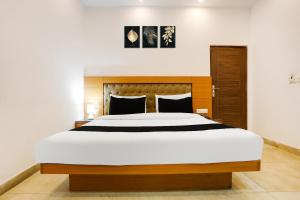 Collection O Mall Road Near St. Georges College