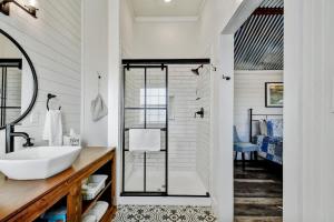 Bonny Bluebonnets Cottage with Stunning Hill Country Views