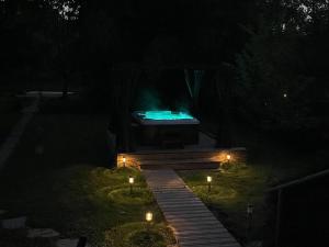 Jacuzzi au bord de la rivière