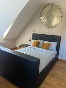 Turnhams Gill located near high street