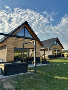 sKLONowane domki pod Czarną Górą