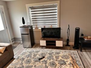 East Coast Cozy by Wastis-Easy Hwy, City & Airport Access plus Free Parking