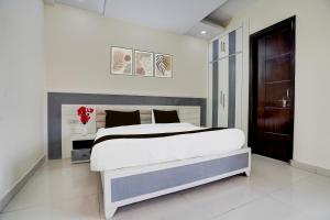 Super Collection O Sector 70 Noida