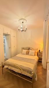 Quartier Tour-Eiffel Haussmann Art Lovers dream 1894