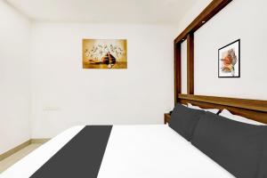 Super Hotel O Kazhakoottam Near AL SAJ Convention Centre