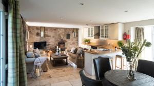 Buzzard Cottage nestled in a hillside farm