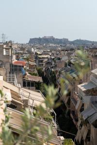 Modern 2BR with Rooftop Jacuzzi & Sauna Access