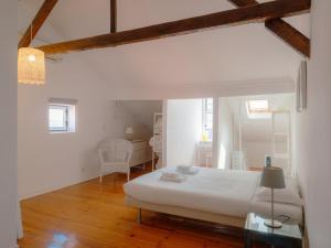 Bright 2BR Alfama Apartment w AC | By Airnest