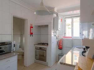 Bright 2BR Alfama Apartment w AC | By Airnest