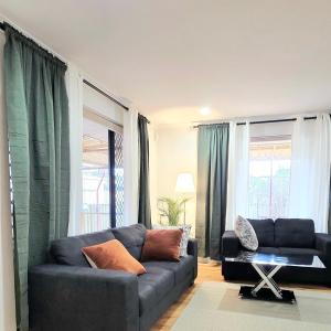 Spacious Home Near Perth Airport & City