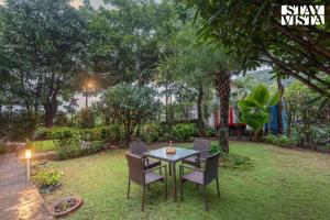 StayVista at Starlight Springs with Pool, Lawn