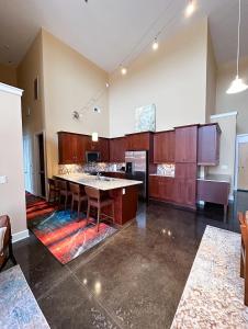 Luxuriously Furnished 2BR Loft