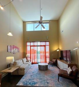 Luxuriously Furnished 2BR Loft