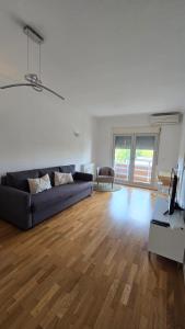 City Living 1BR in Expo Center