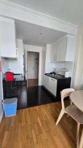 City Living 1BR in Expo Center