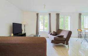 Beautiful Home In Monthenault With Wifi