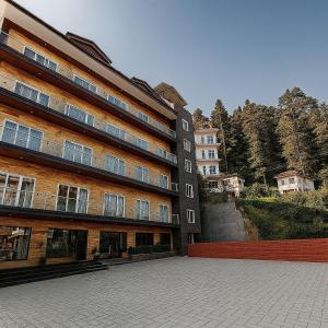 Maclo Classic Luxury Resort- #Lavish & Luxury Rooms #Big Parking # Lift #Balcony Rooms # Prime Location # Top Selling # Property In Mcleodganj