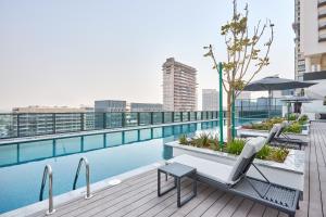 STAY BY LATINEM Luxury 1BR Plus Study Holiday Home CB 1013 Near Burj Khalifa