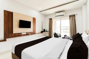 Super Townhouse Oak DLF Newtown Formerly South Square