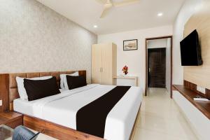 Super Townhouse Oak DLF Newtown Formerly South Square