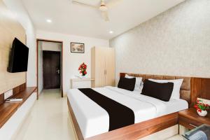 Super Townhouse Oak DLF Newtown Formerly South Square