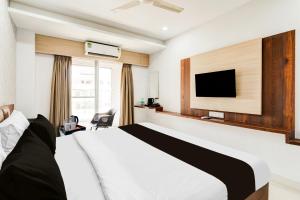 Super Townhouse Oak DLF Newtown Formerly South Square