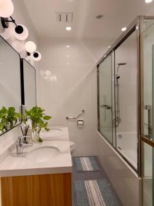 Elegant 4BR penthouse in BGC