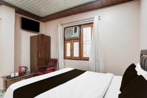 Super OYO Hotel O Tedhi Bazaar Near Ram Janambhumi