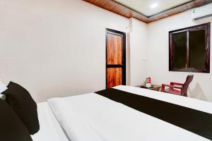 Super OYO Hotel O Tedhi Bazaar Near Ram Janambhumi