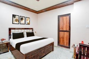 Super OYO Hotel O Tedhi Bazaar Near Ram Janambhumi