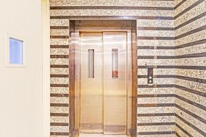 Super Collection O Tilak Nagar Near Pacific Mall