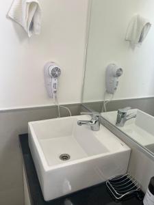 Modern 1-Bedroom Apartment in Prime Location