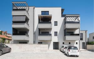 Cozy Apartment In Tar With Wifi