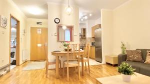 Kazinczy Inn Apartment & Balcony by FirstHost