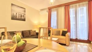 Kazinczy Inn Apartment & Balcony by FirstHost