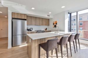 Private Apt with Kitchen & Gym