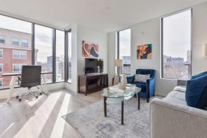 Private Apt with Kitchen & Gym