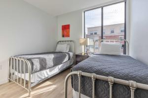 Private Apt with Kitchen & Gym