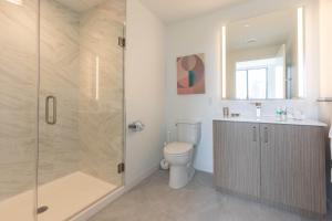 Private Apt with Kitchen & Gym