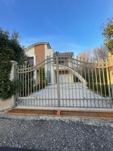 villa with 4 bedrooms and 4 bathrooms