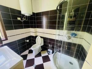 villa with 4 bedrooms and 4 bathrooms