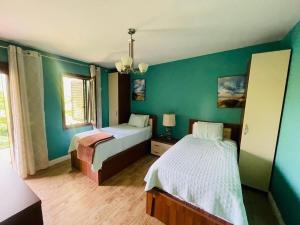 villa with 4 bedrooms and 4 bathrooms