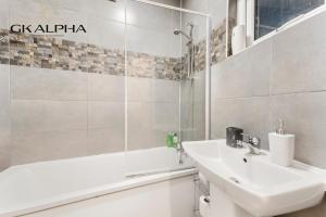 33A Castle Street - Contractor and Business Stay Friendly 2-Bedroom Apartment in Reading City Centre, Walking Distance from Transportation Hubs, with Wi-Fi & Long Stay deals