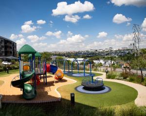 Cityescapes 2F in Waterfall Midrand - Beautiful self catering 2 bedroom unit next to Kyalami Racetrack with free WiFi swimming pool gym and restaurant - Perfect for a small family