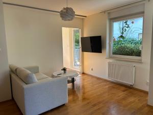 Quiet enclave near the airport